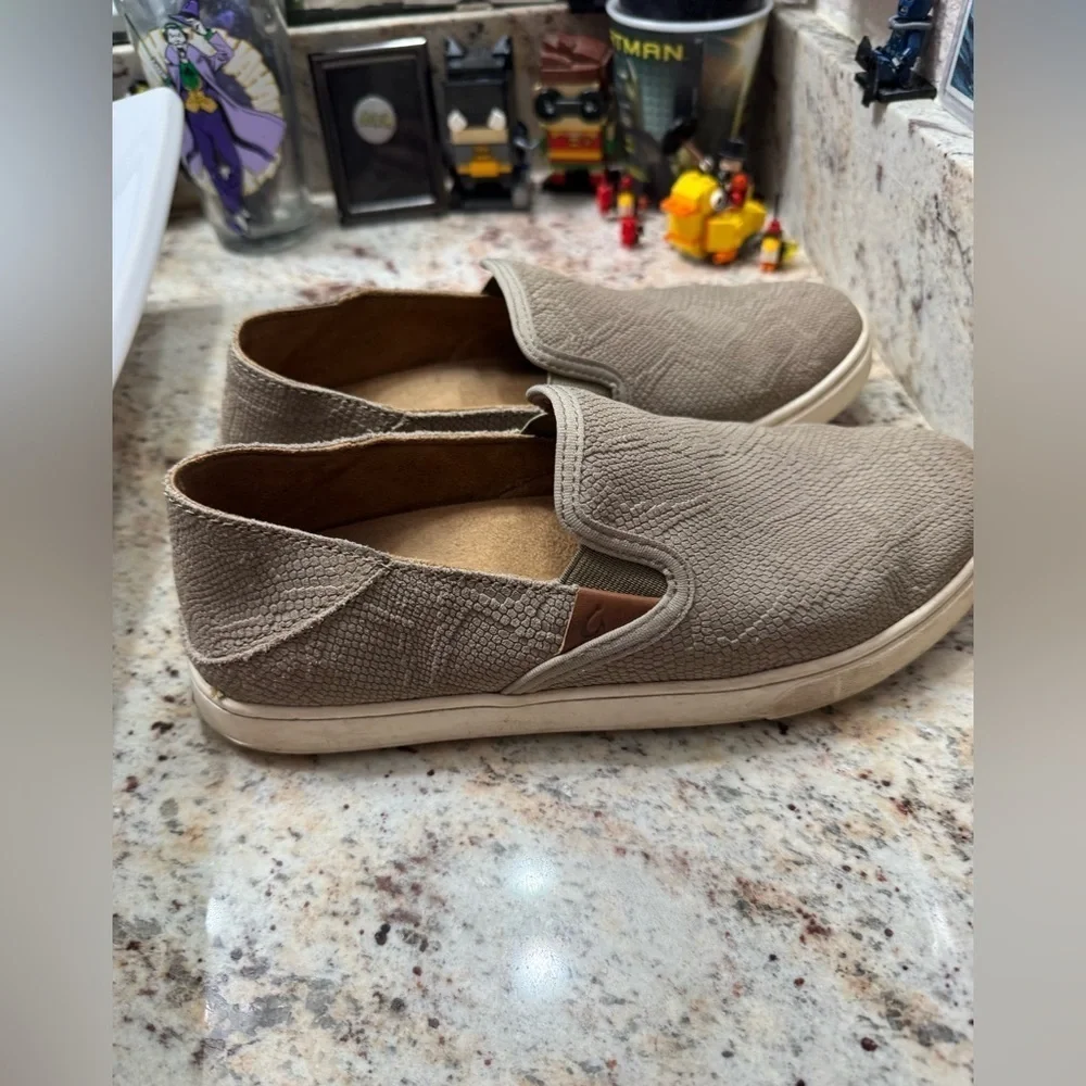 OluKai Pehuea Leather Slip On with Drop-in Heel Clay Snake Skin Design Womens 8